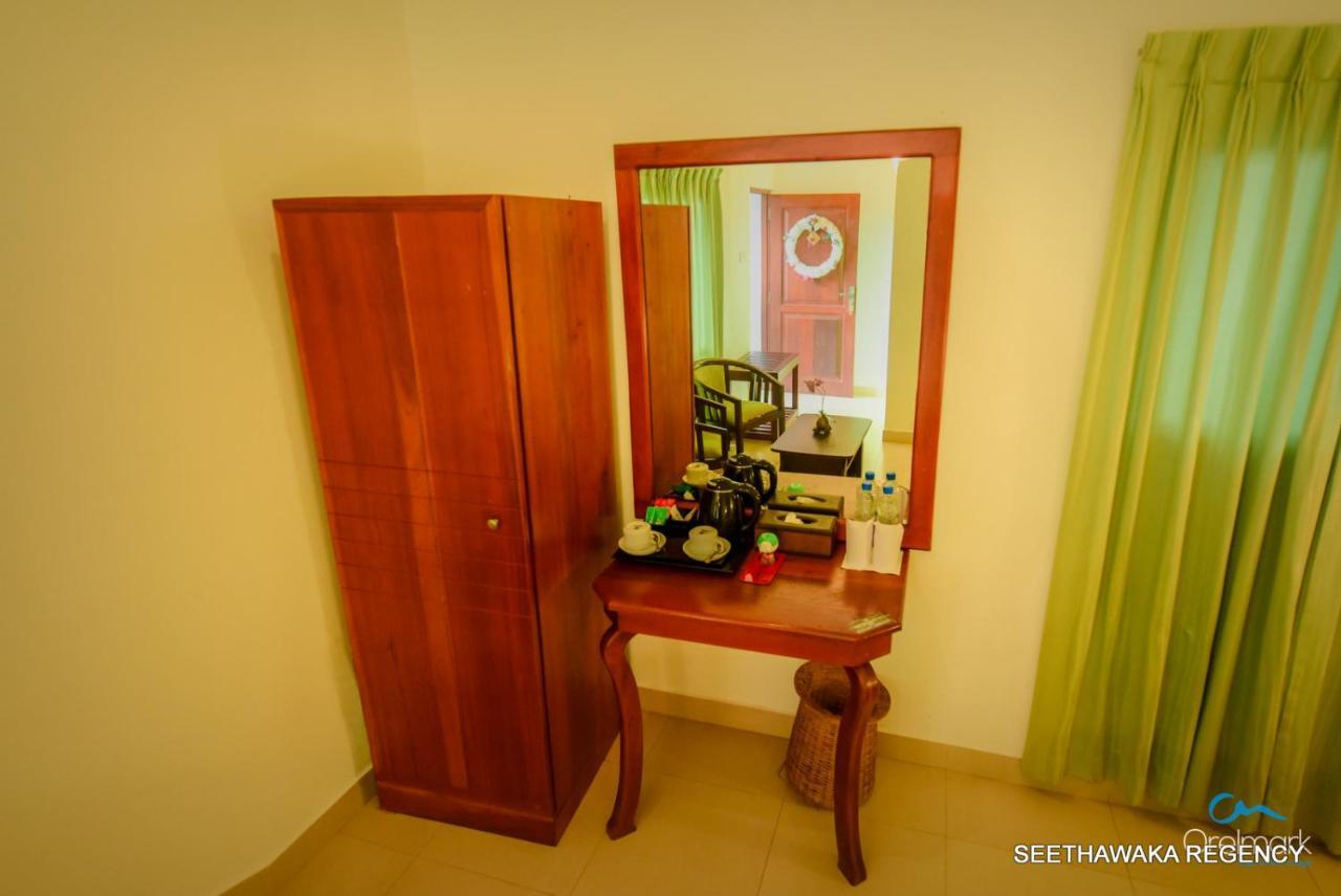 Seethawaka Regency เอวิซซาเวลลา ภายนอก รูปภาพ