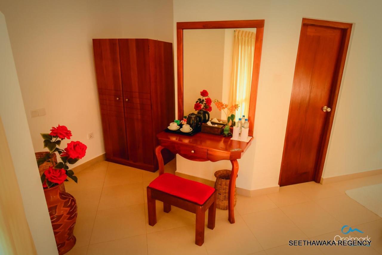 Seethawaka Regency เอวิซซาเวลลา ภายนอก รูปภาพ