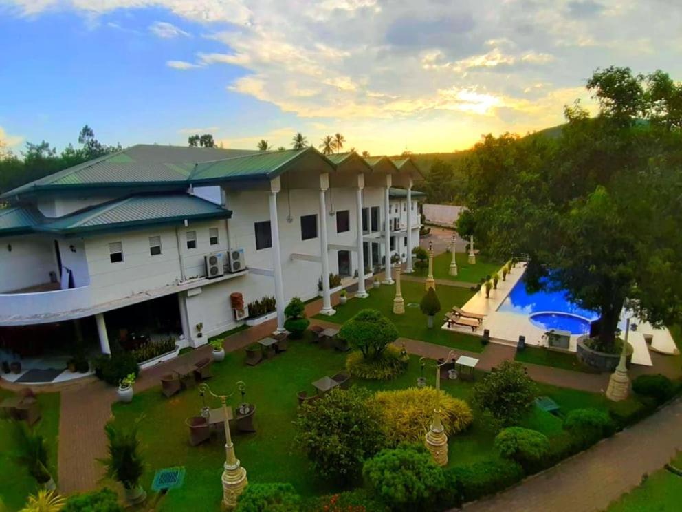Seethawaka Regency เอวิซซาเวลลา ภายนอก รูปภาพ